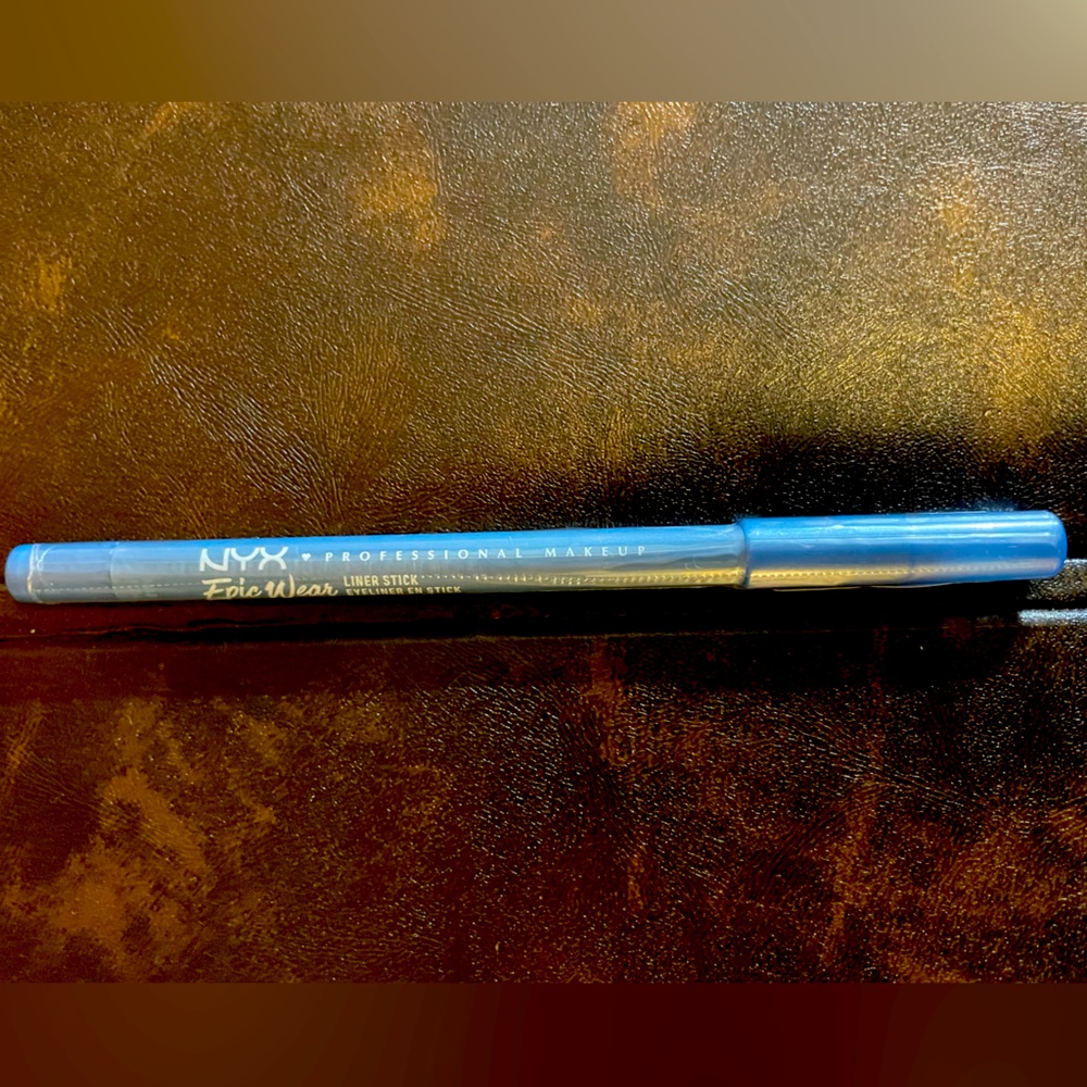 NYX Professional Makeup blue eyeliner